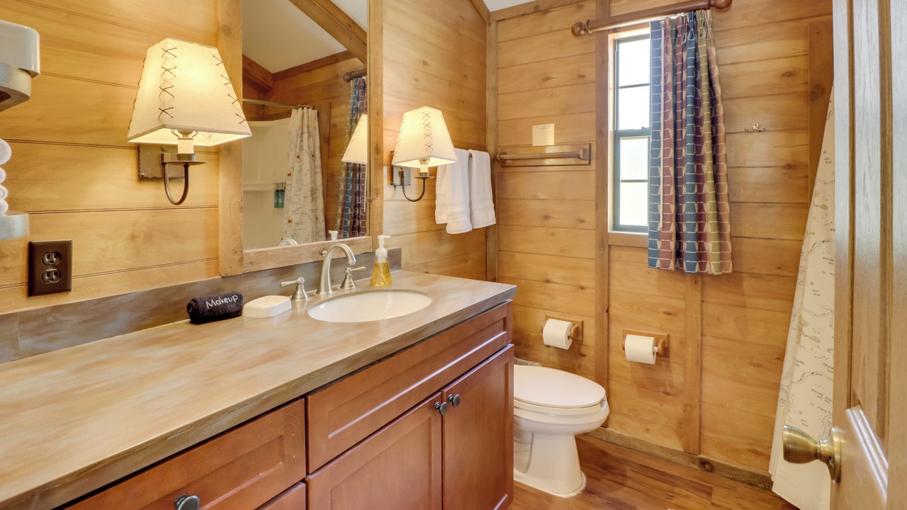 Photo of Bathroom in Heflin