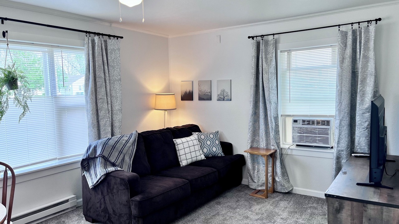 Photo of Livingroom in Kirksville