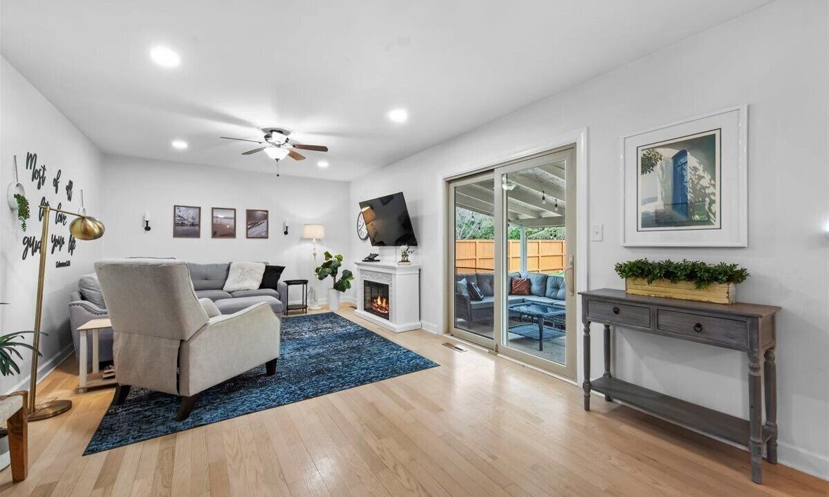 Photo of Livingroom in Crystal Lake