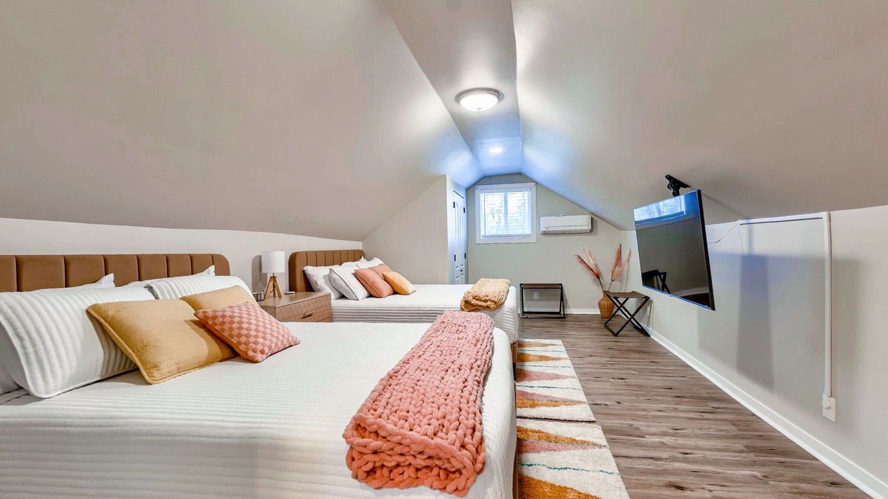 Photo of Bedroom in Dundee-Happy Hollow Historic District