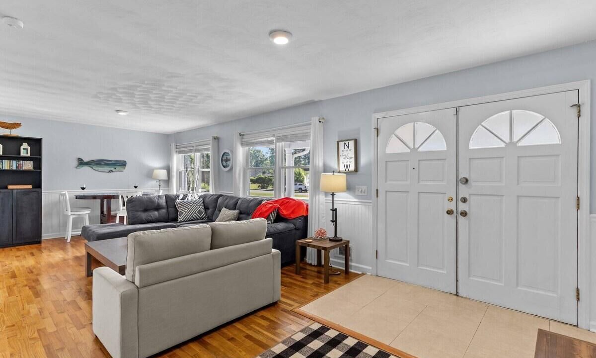 Photo of Livingroom in Murraysville