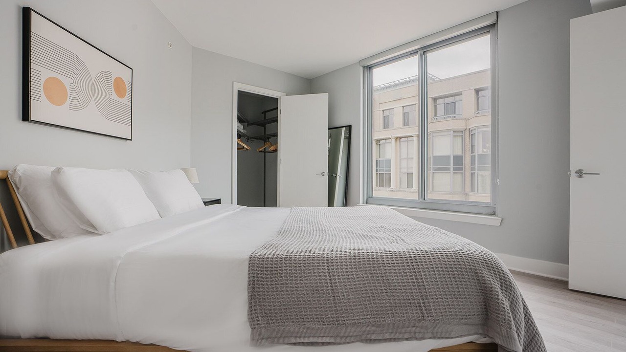 Photo of Bedroom in Woodmont Triangle