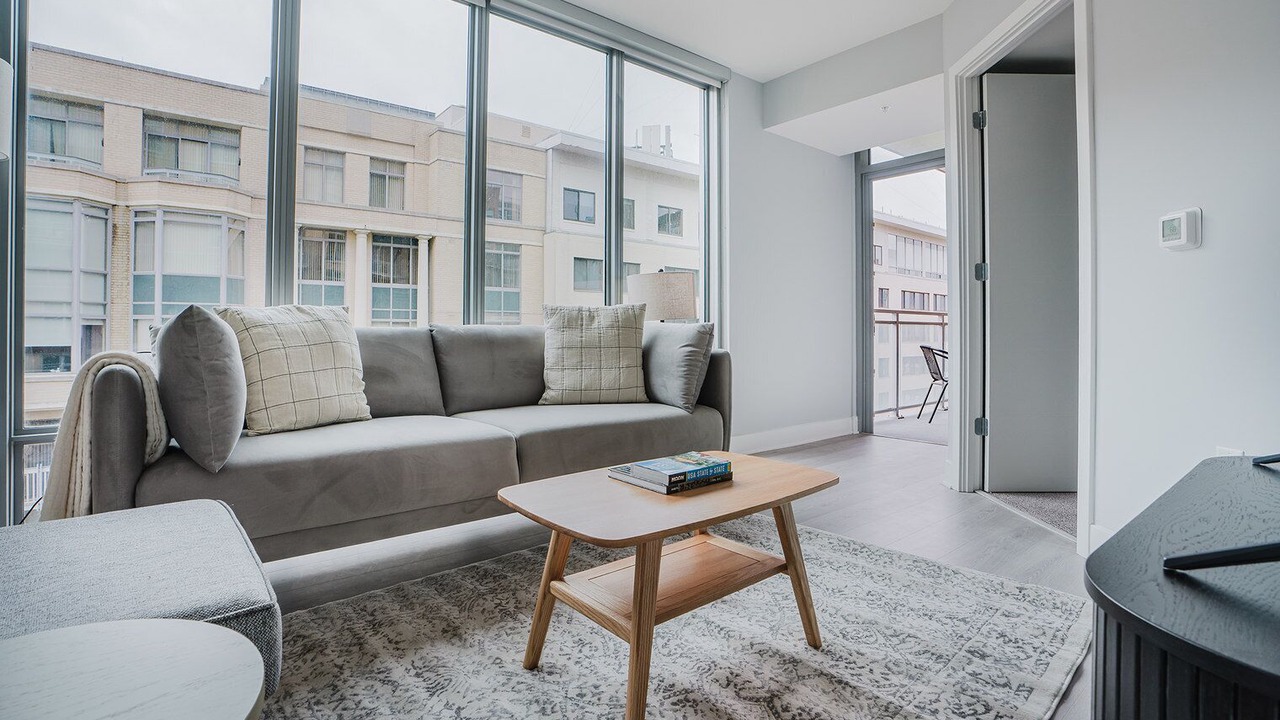 Photo of Livingroom in Woodmont Triangle