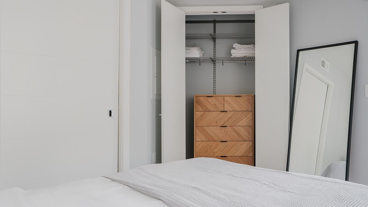 Photo of Bedroom in Woodmont Triangle