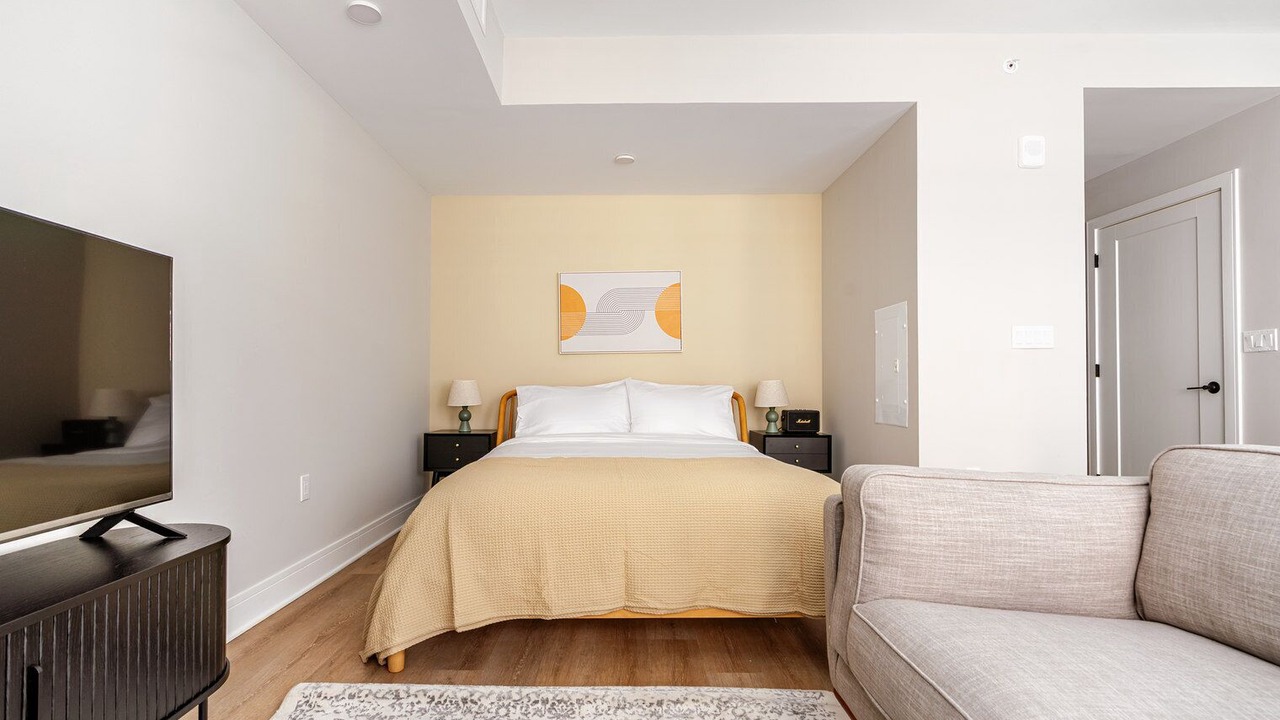 Photo of Bedroom in Woodmont Triangle