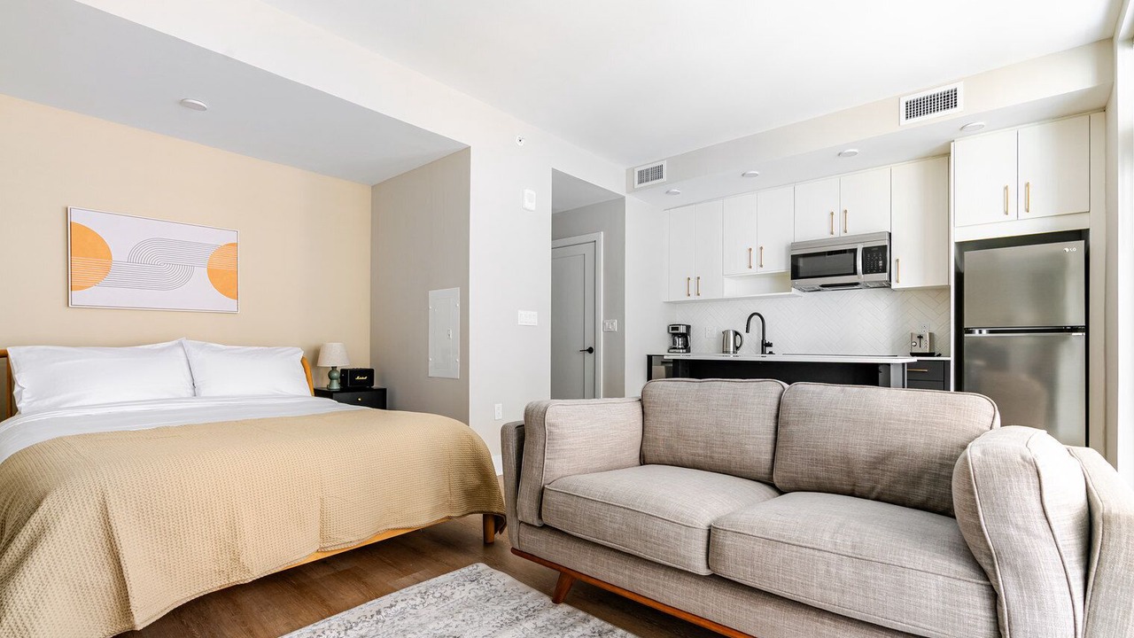 Photo of Bedroom in Woodmont Triangle