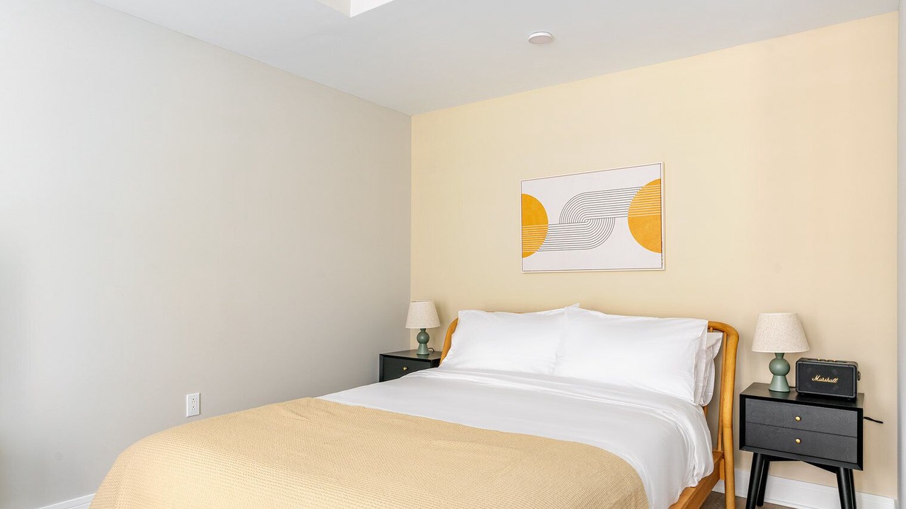 Photo of Bedroom in Woodmont Triangle