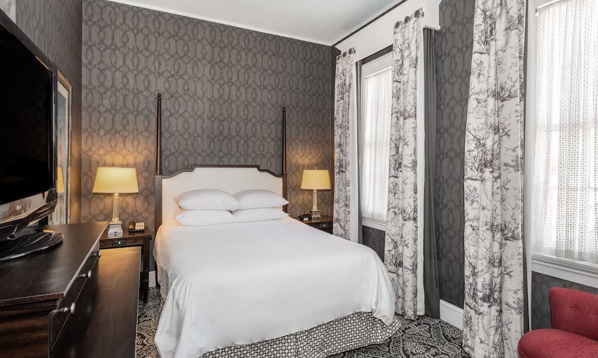 Photo of Bedroom in Historic District