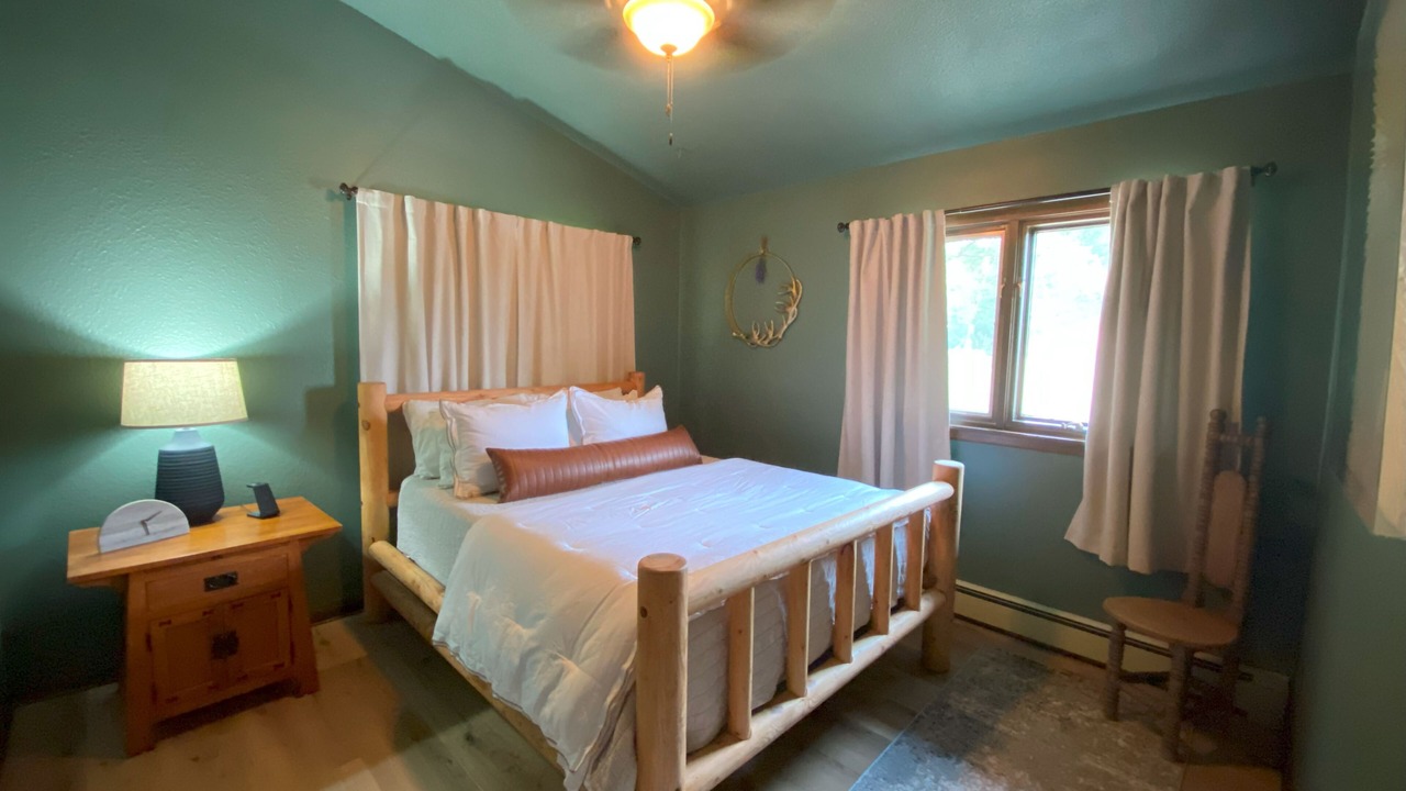 Photo of Bedroom in Booneville