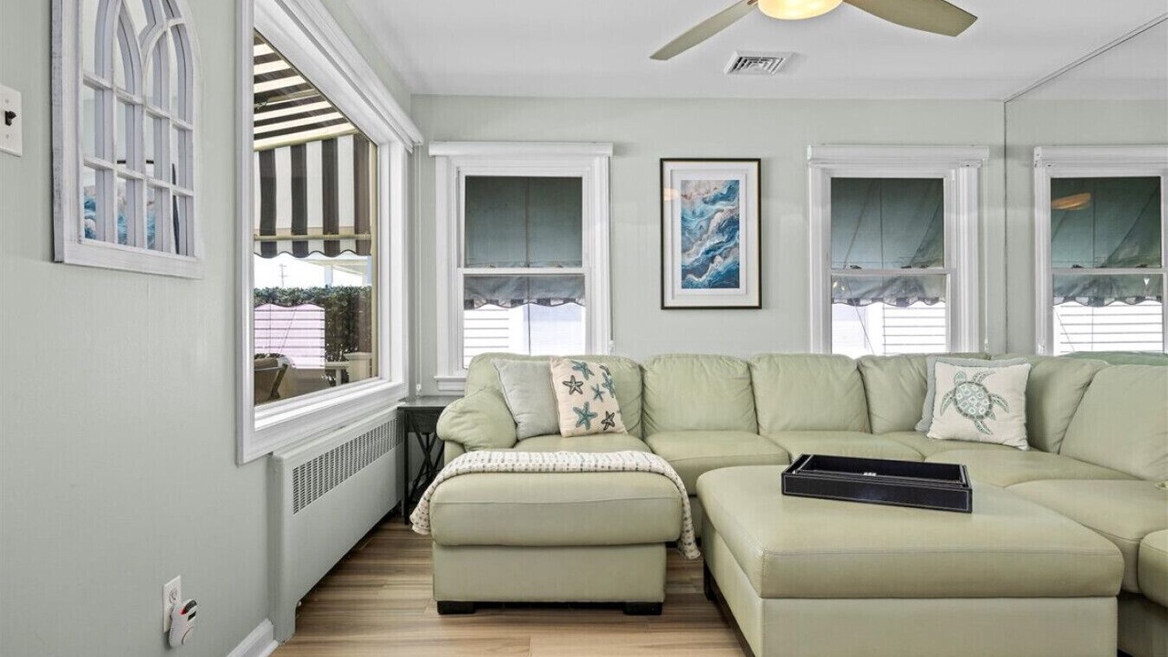 Photo of Livingroom in Margate City
