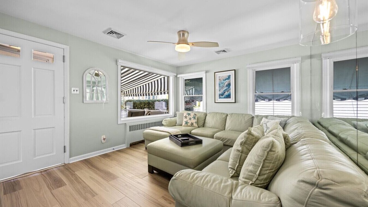 Photo of Livingroom in Margate City