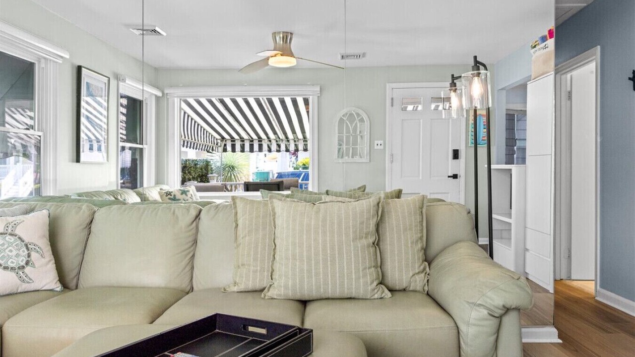 Photo of Livingroom in Margate City