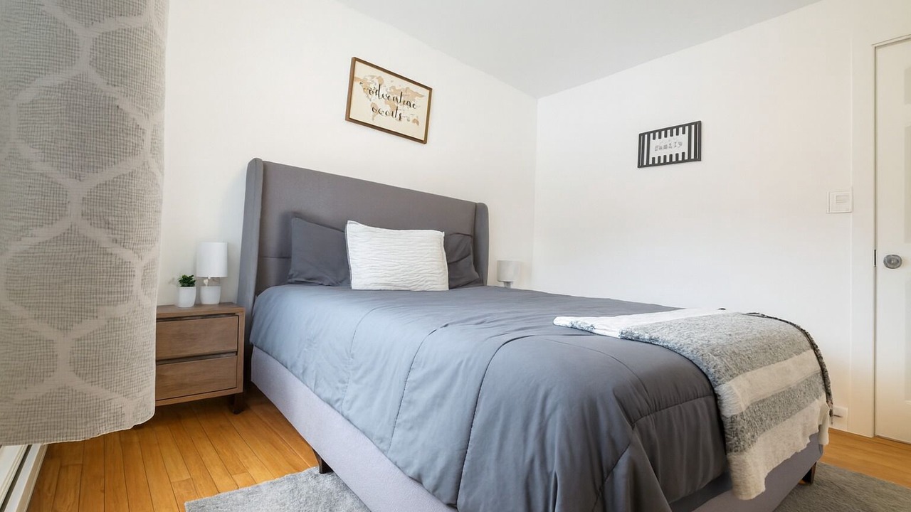 Photo of Bedroom in Des Plaines