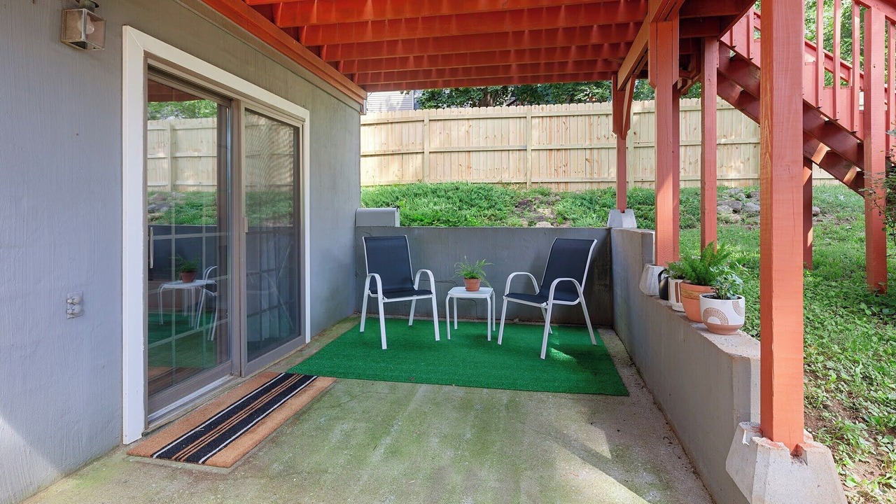 Photo of Patio Balcony in Ashley Oaks