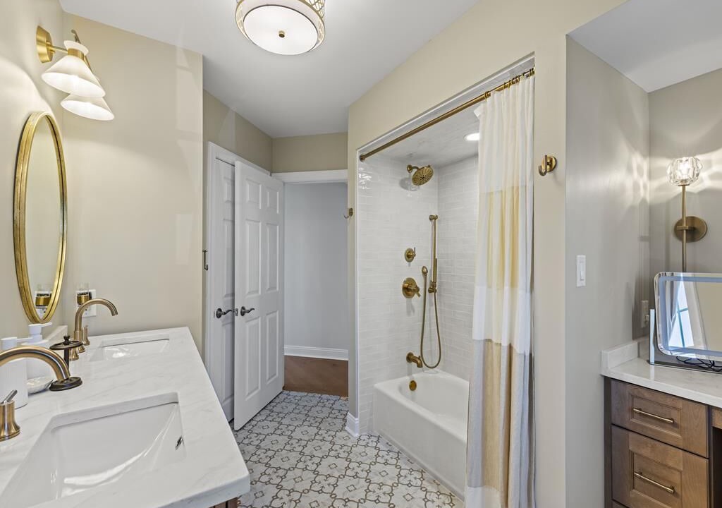 Photo of Bathroom in Admiral Estates