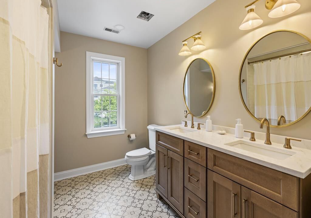 Photo of Bathroom in Admiral Estates