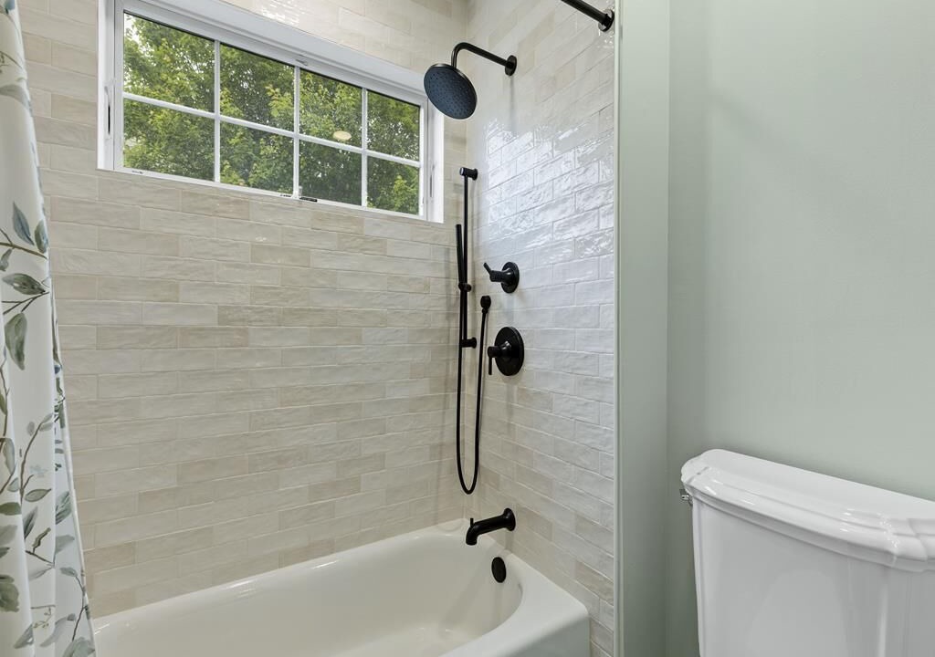 Photo of Bathroom in Admiral Estates