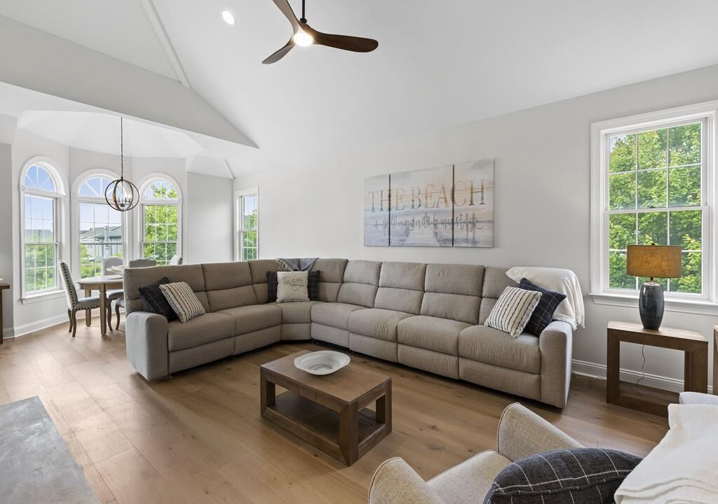 Photo of Livingroom in Admiral Estates