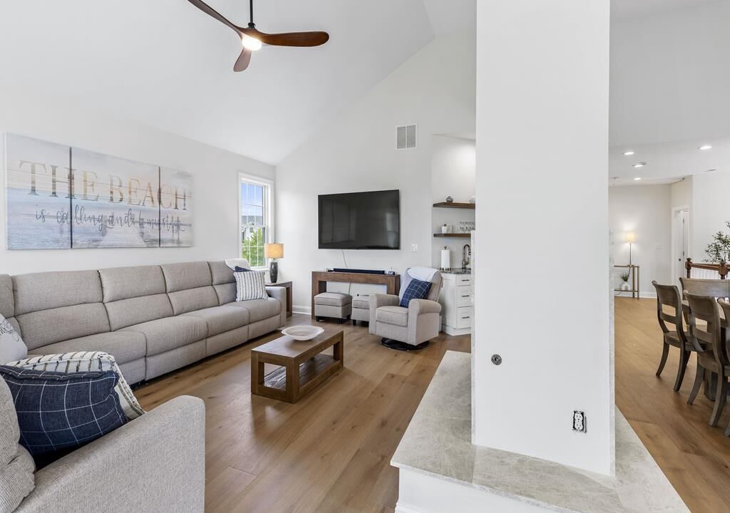 Photo of Livingroom in Admiral Estates