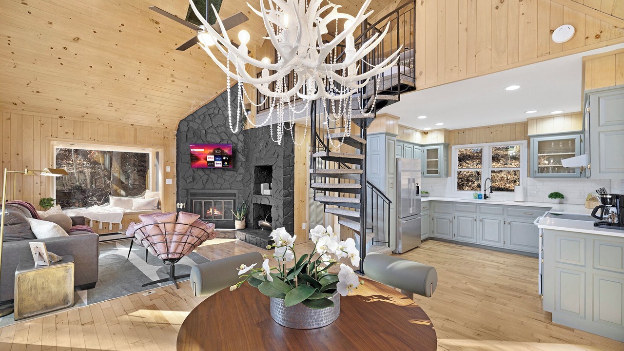 Photo of Livingroom in Seven Devils