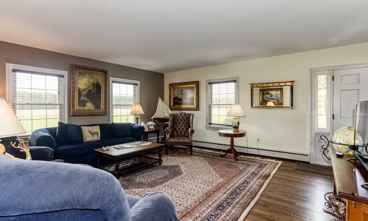Photo of Livingroom in Unionville