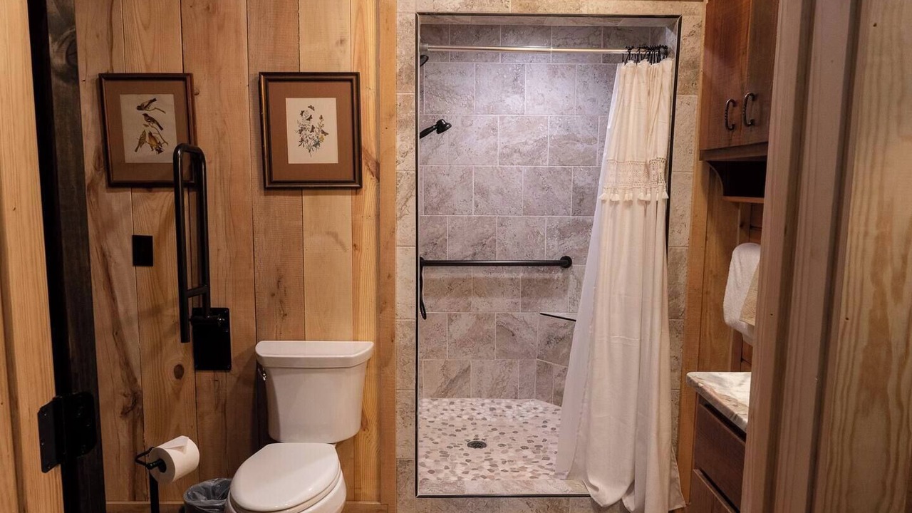 Photo of Bathroom in Talladega