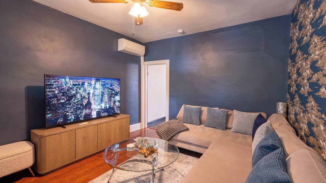 Photo of Livingroom in Downtown Baltimore