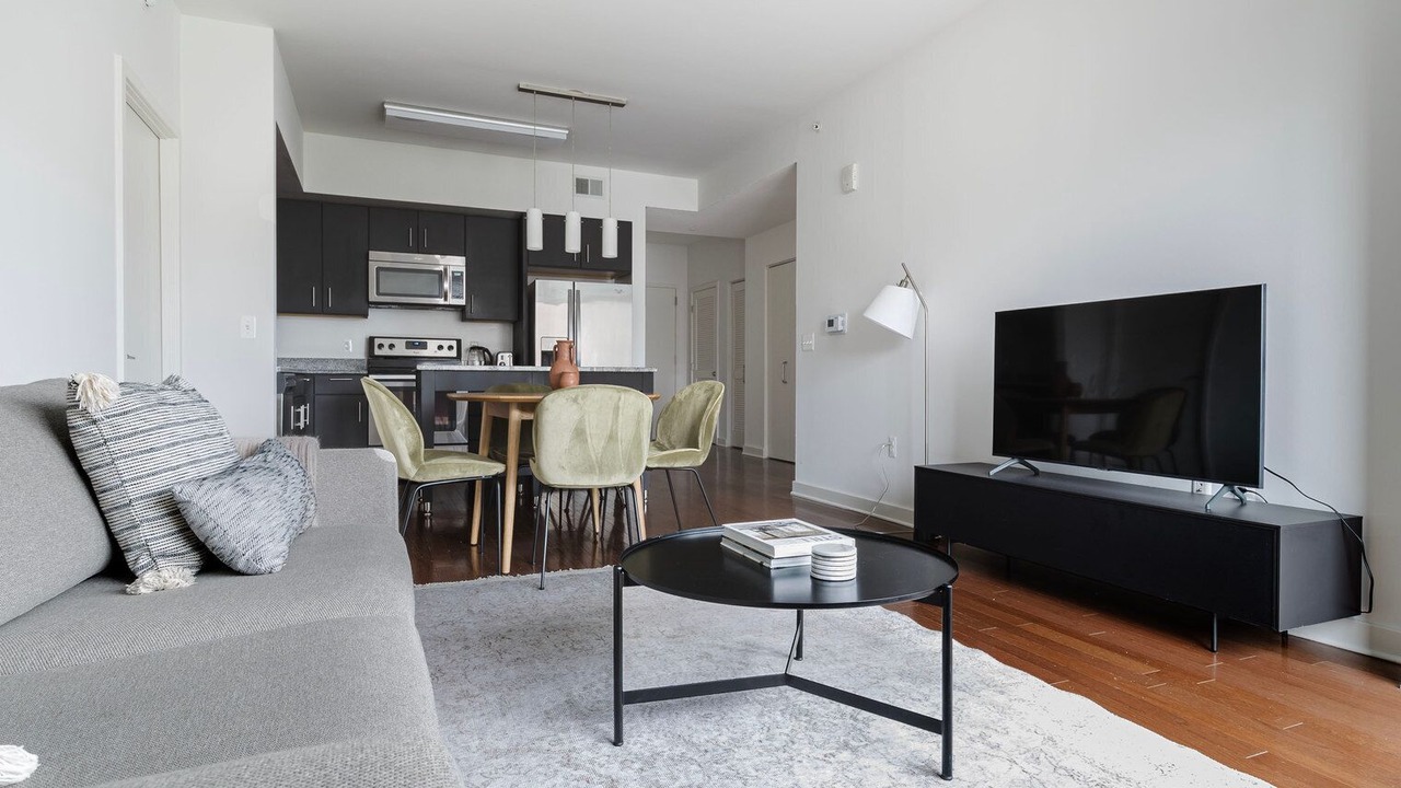 Photo of Livingroom in Woodmont Triangle