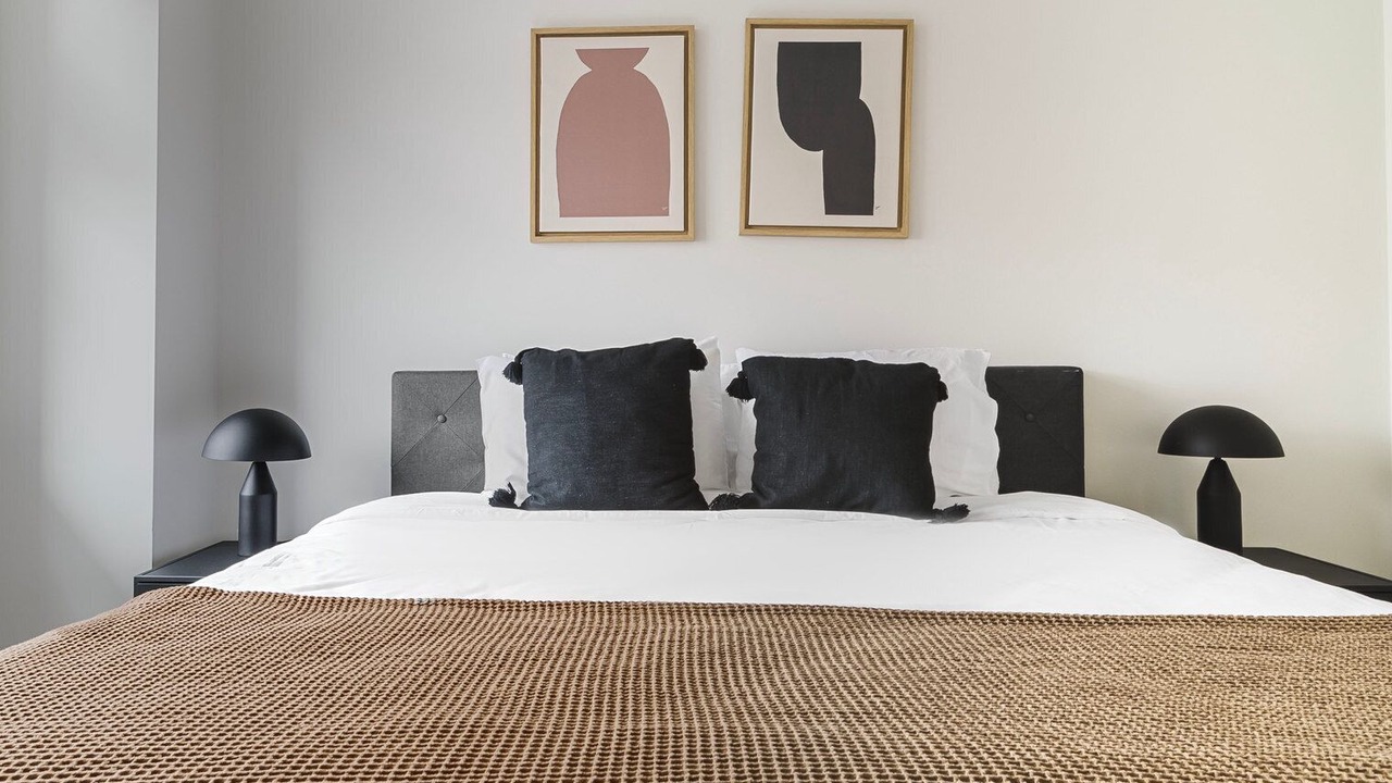 Photo of Bedroom in Woodmont Triangle