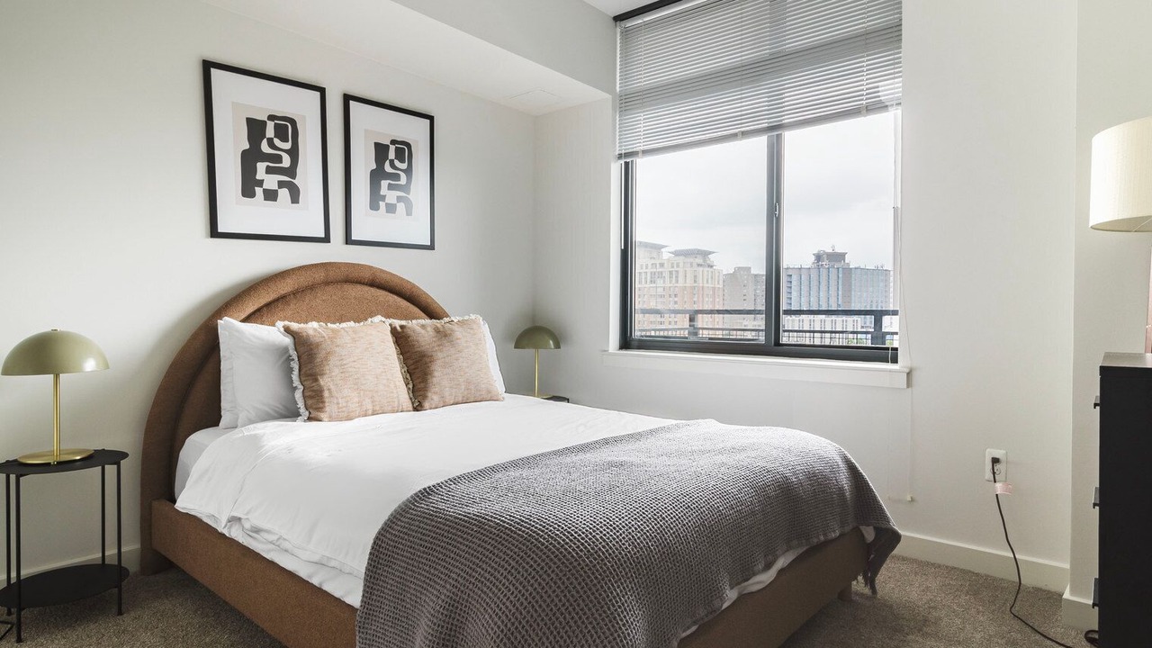 Photo of Bedroom in Woodmont Triangle