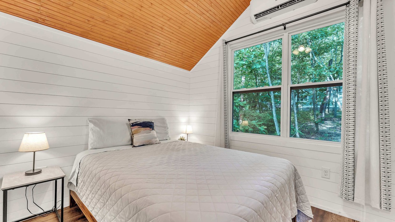 Photo of Bedroom in Menlo