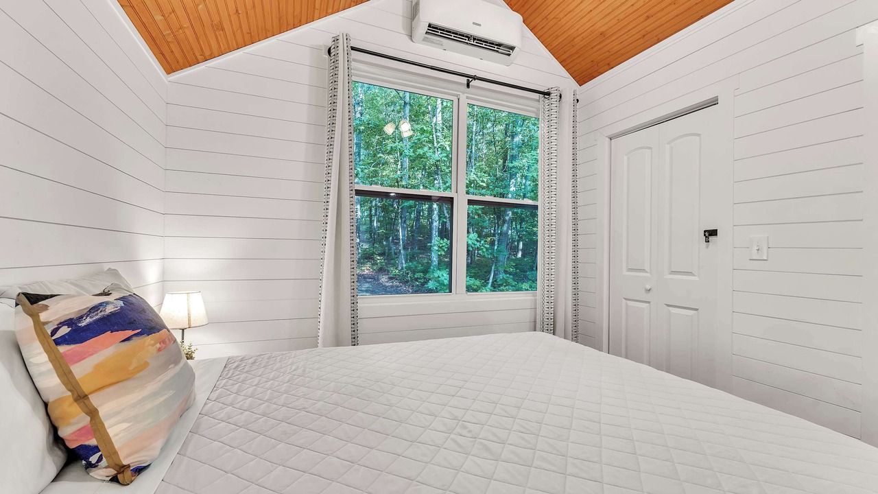 Photo of Bedroom in Menlo