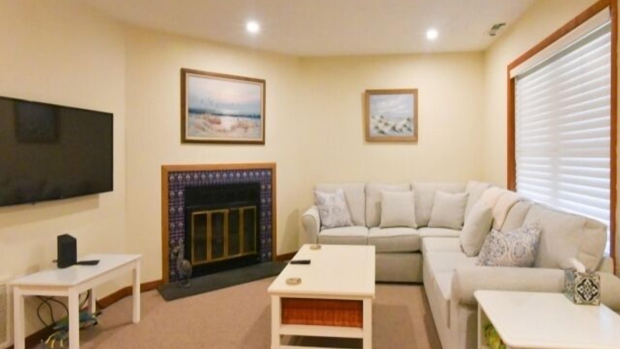 Photo of Livingroom in Caine Woods