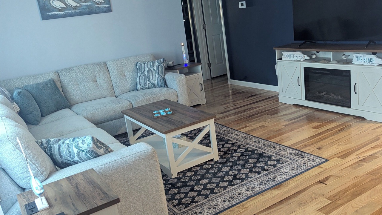 Photo of Livingroom in Town Bank