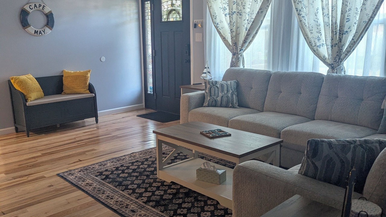 Photo of Livingroom in Town Bank
