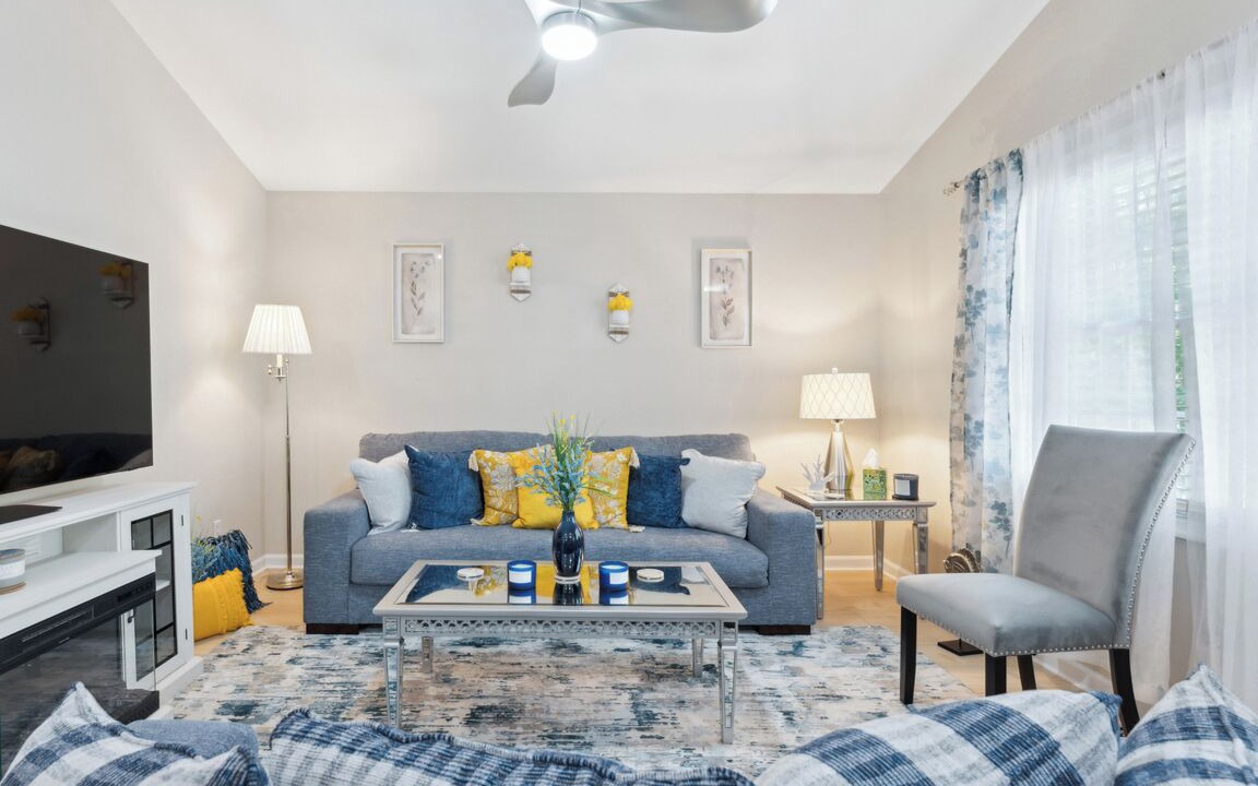 Photo of Livingroom in Colonial Beach