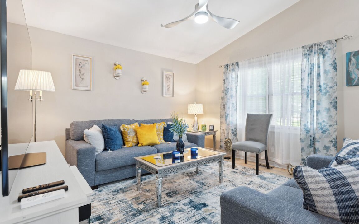 Photo of Livingroom in Colonial Beach