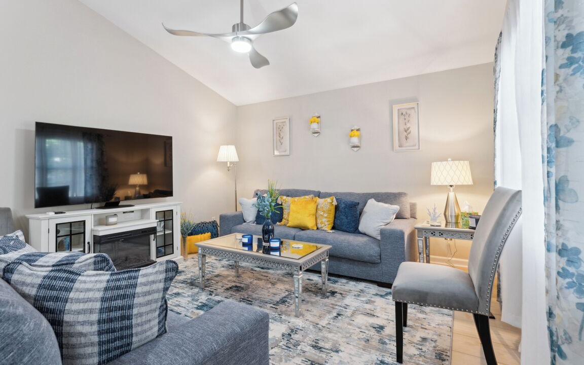 Photo of Livingroom in Colonial Beach