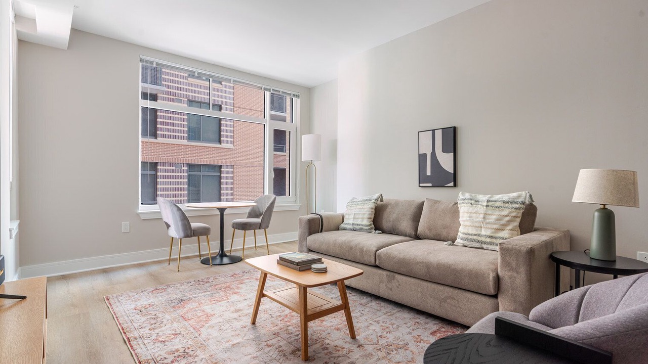 Photo of Livingroom in Woodmont Triangle