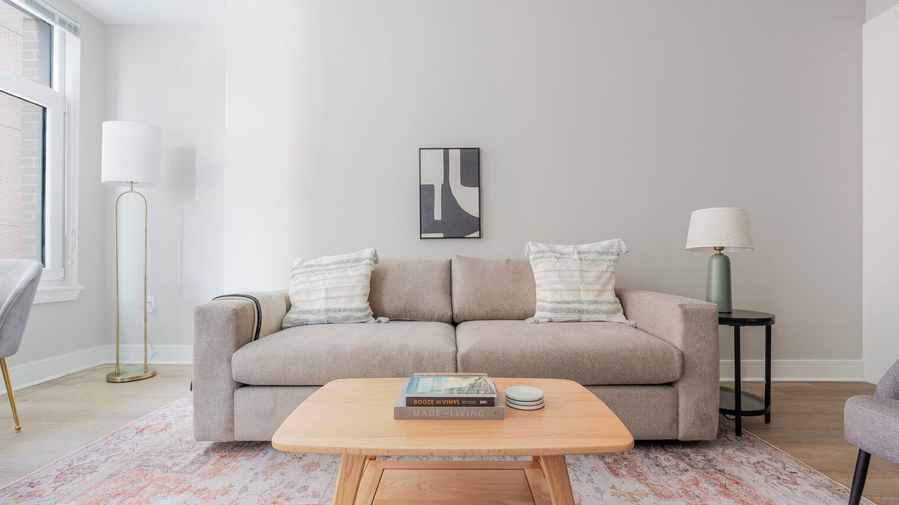 Photo of Livingroom in Woodmont Triangle