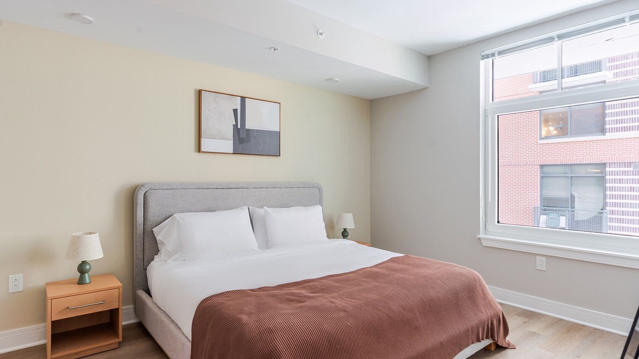 Photo of Bedroom in Woodmont Triangle