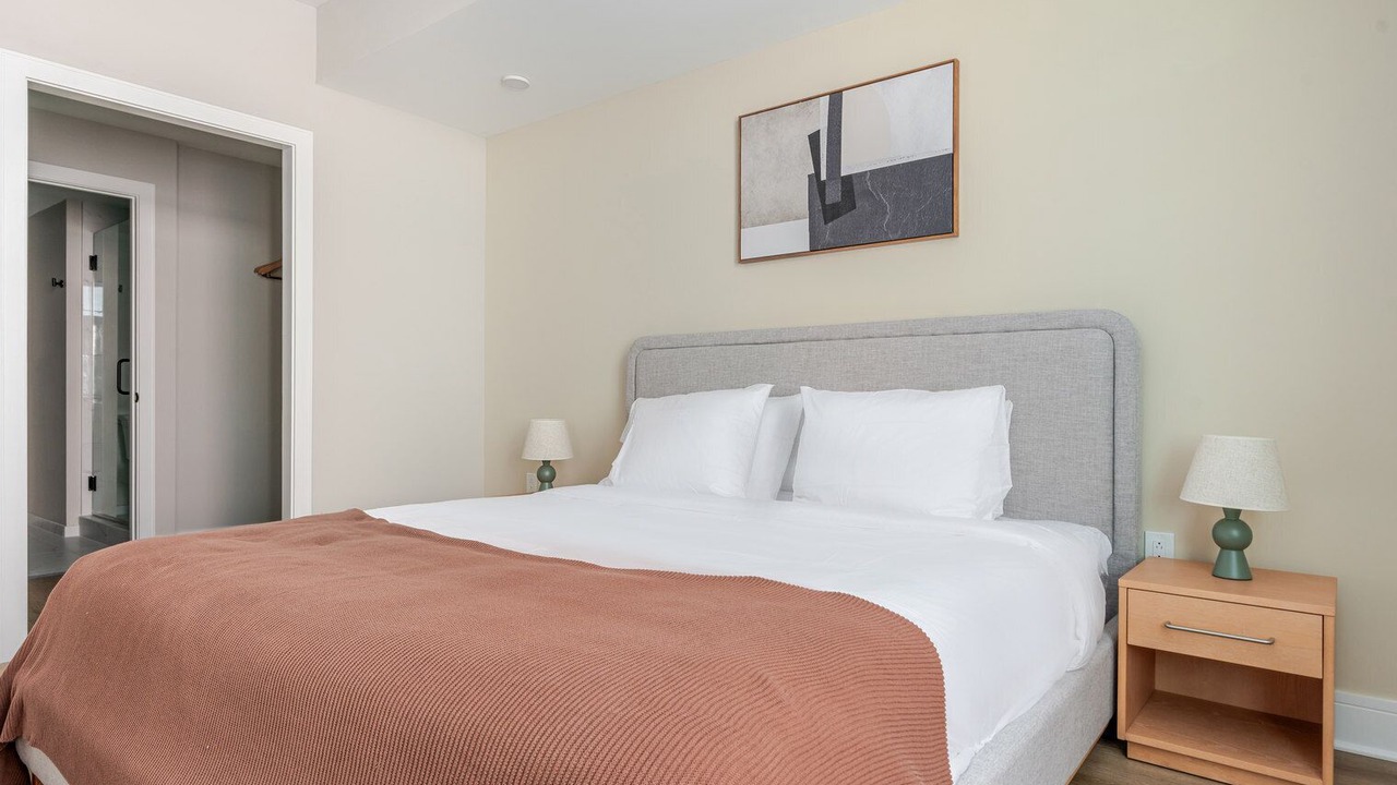 Photo of Bedroom in Woodmont Triangle