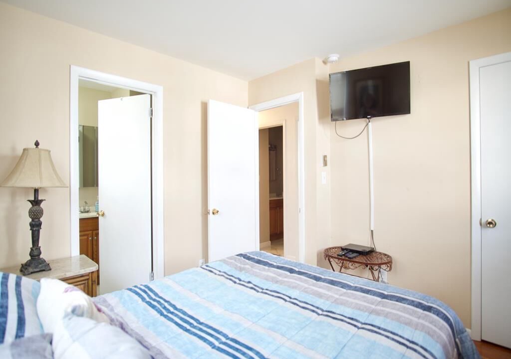 Photo of Bedroom in Townsend's Inlet