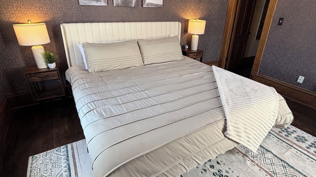 Photo of Bedroom in Yates Center
