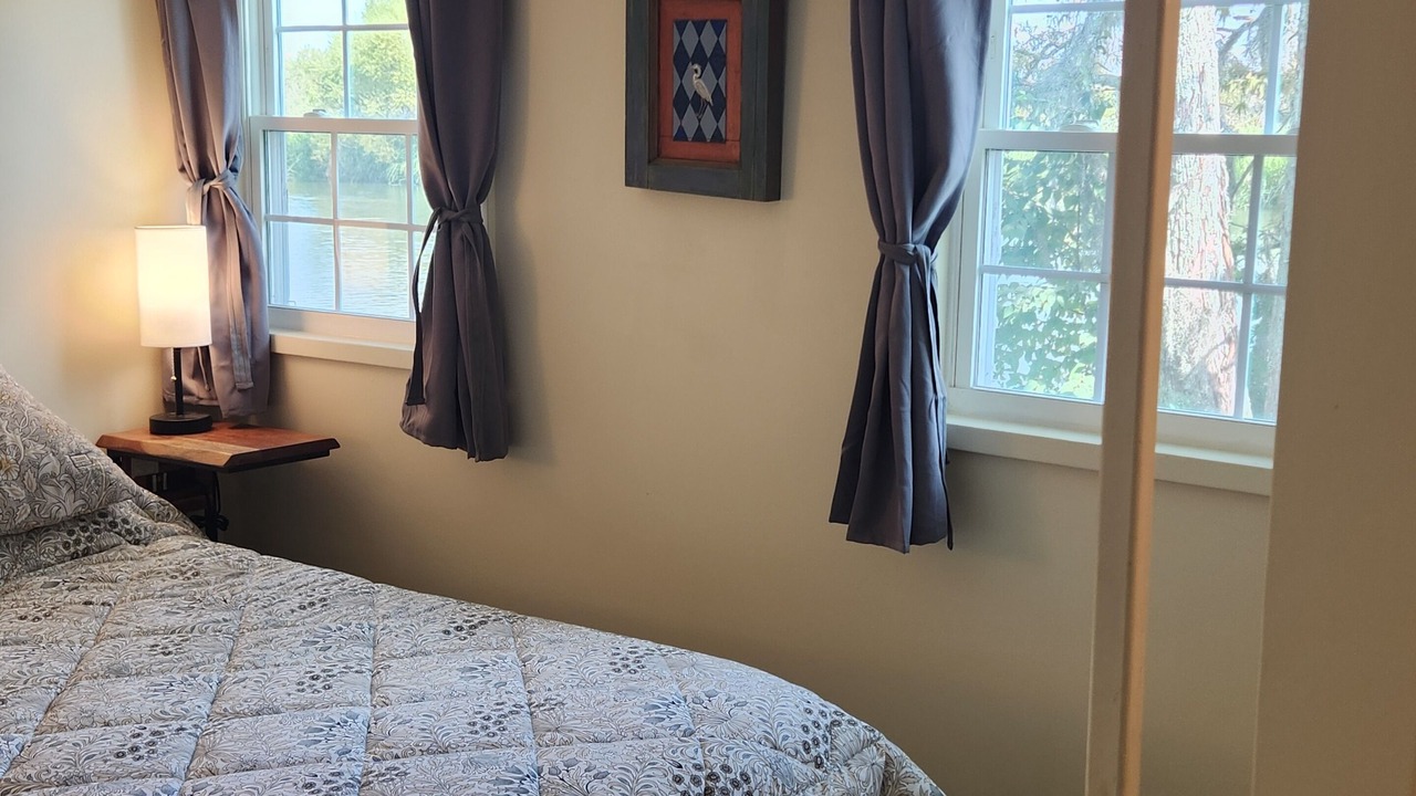 Photo of Bedroom in Calhoun County