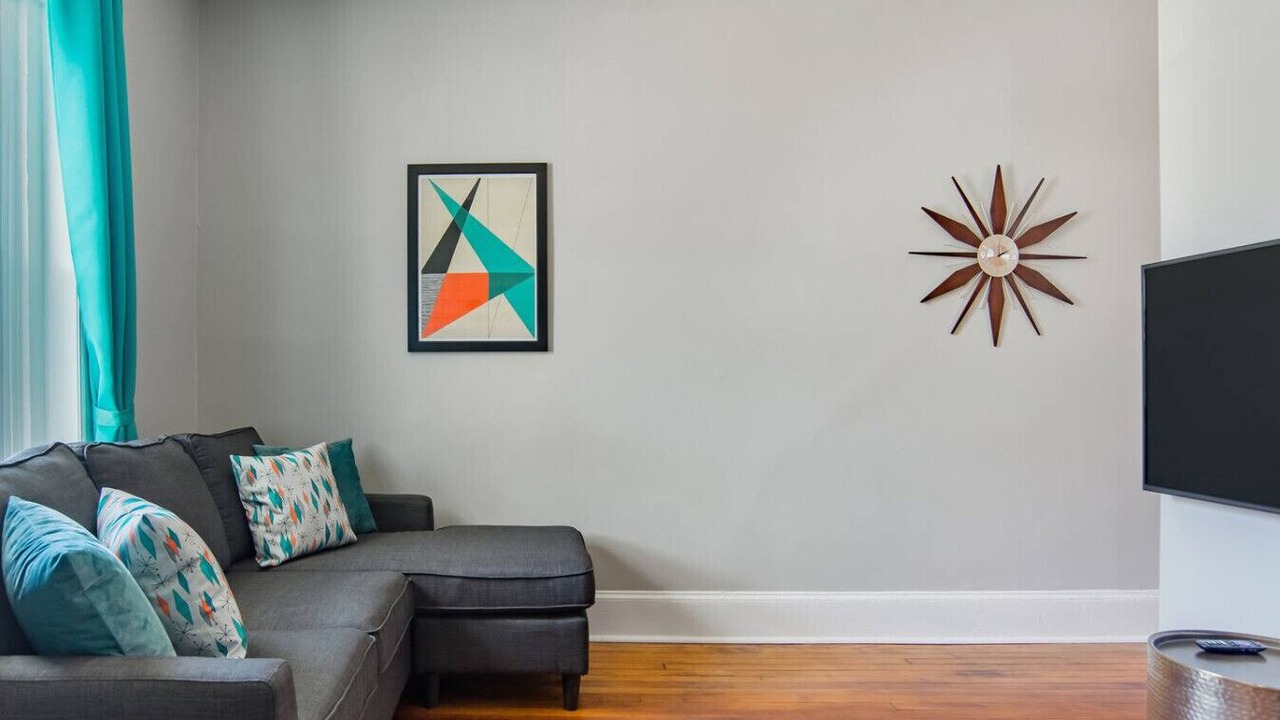 Photo of Livingroom in Truxton Circle