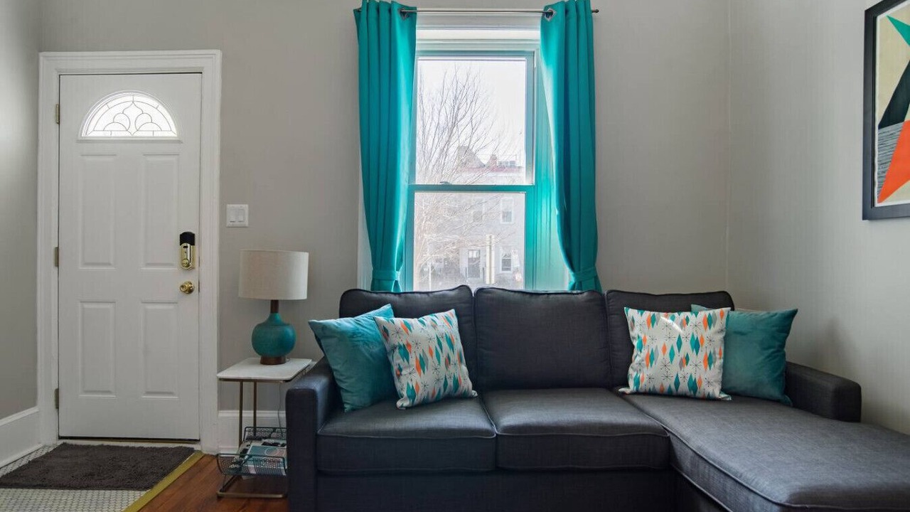 Photo of Livingroom in Truxton Circle