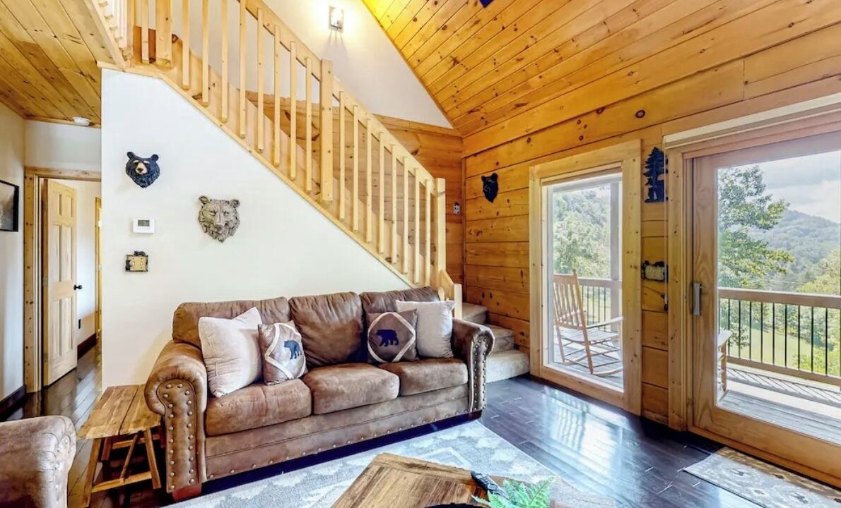 Photo of Livingroom in Sugar Grove