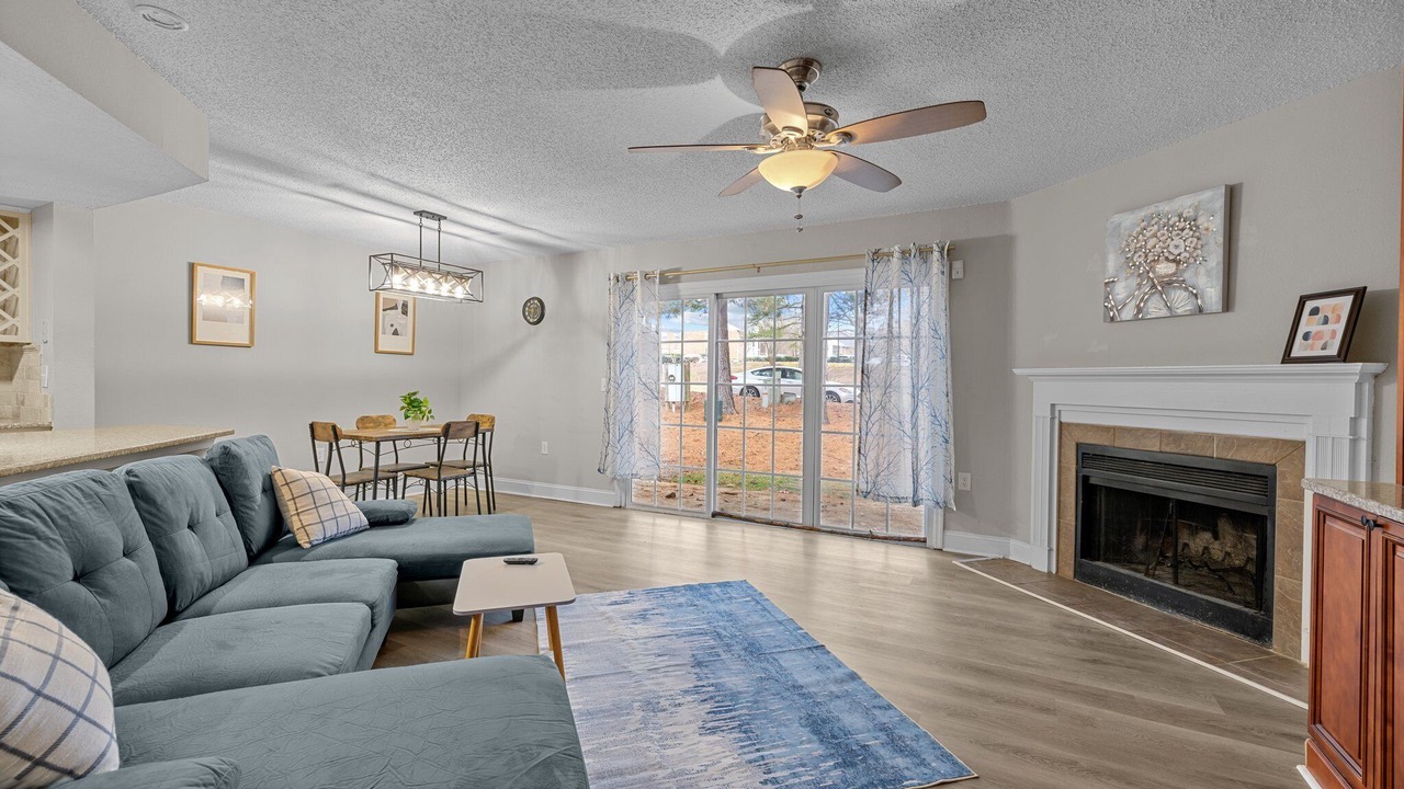 Photo of Livingroom in Northwest Raleigh