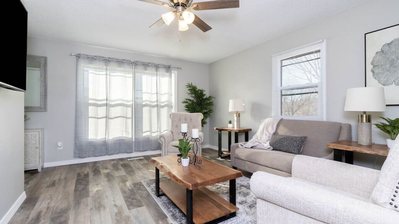 Photo of Livingroom in Urbandale